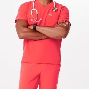 Figs MENS Fiery Coral scrub set Small EUC